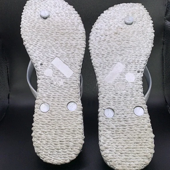 Silver rubber thongs Euro size 40 - Picture 2 of 4